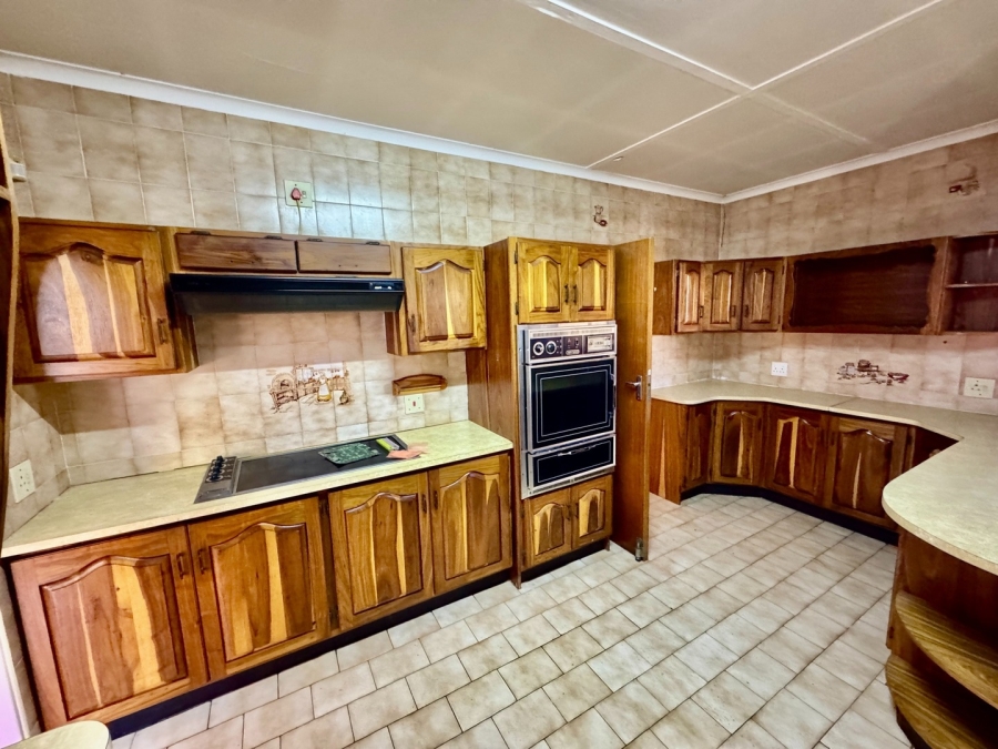 5 Bedroom Property for Sale in Potchefstroom North West
